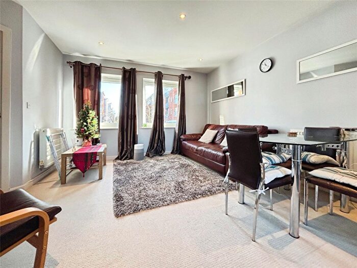 1 Bedroom Flat For Sale In Whale Avenue, Reading, Berkshire, RG2