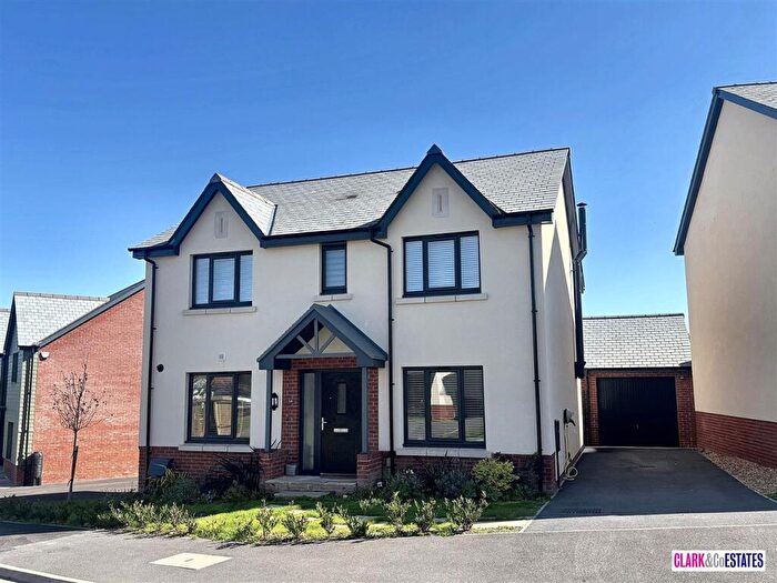 4 Bedroom Detached House For Sale In Artillery Avenue, Topsham, EX3