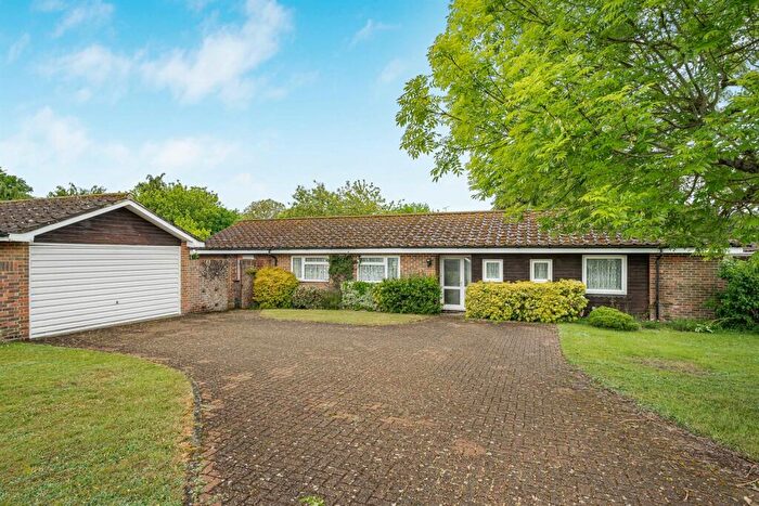 4 Bedroom Bungalow For Sale In Orchard Field, Gallowstree Common, Reading, RG4