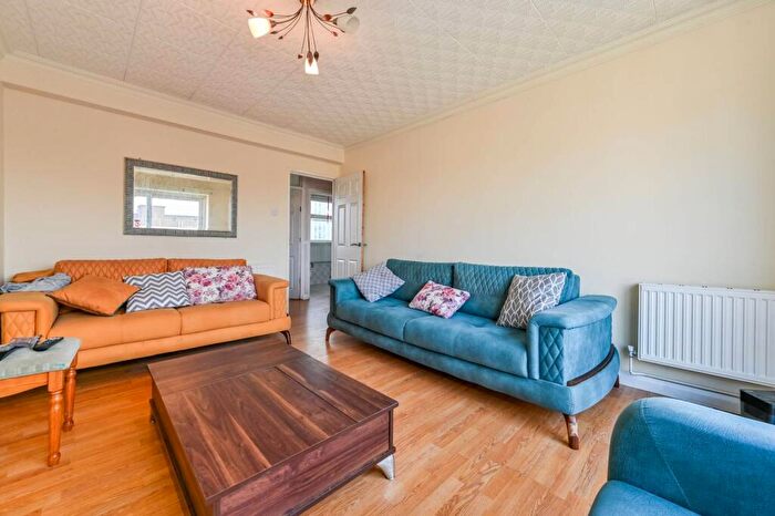 2 Bedroom Flat To Rent In Clissold Crescent, Newington Green, London, N16