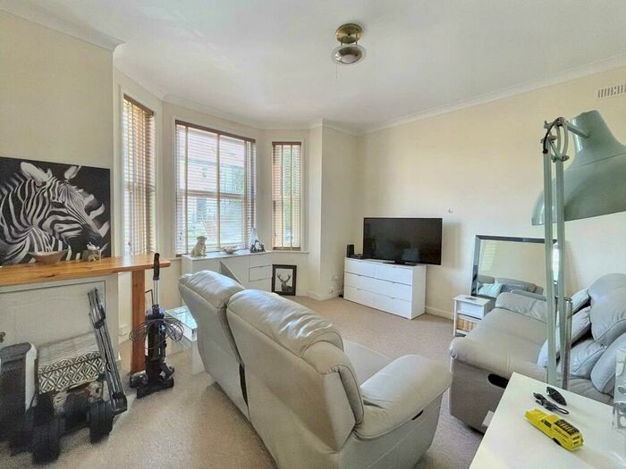 1 Bedroom Flat To Rent In Please Apply Online Only, Hengist Road Bournemouth, BH1