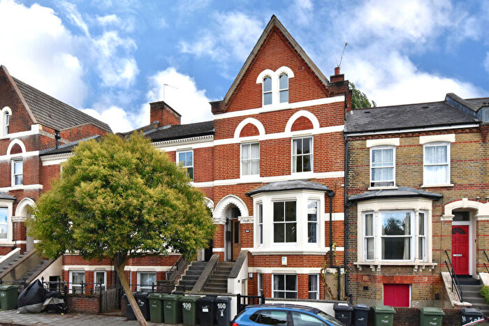 2 Bedroom Maisonette For Sale In Lowden Road, London, SE24