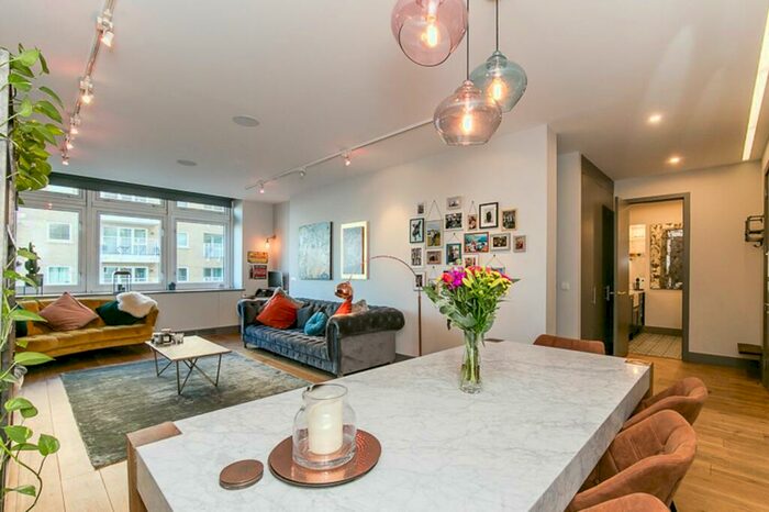 1 Bedroom Flat To Rent In Lombard Road, Waterfront House, SW11