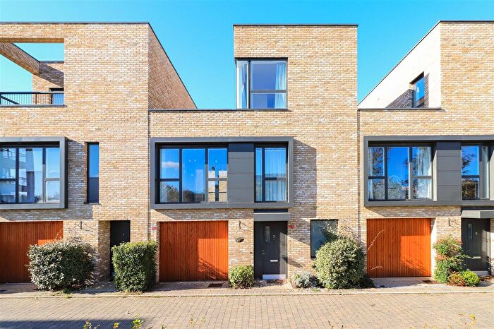 4 Bedroom Town House To Rent In Woodpecker Way, Trumpington, Cambridge, CB2