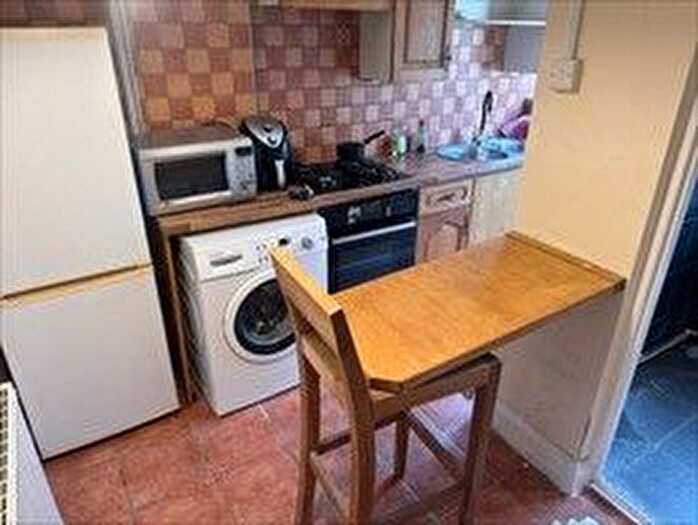 Studio To Rent In Melrose, Coulsdon, CR5