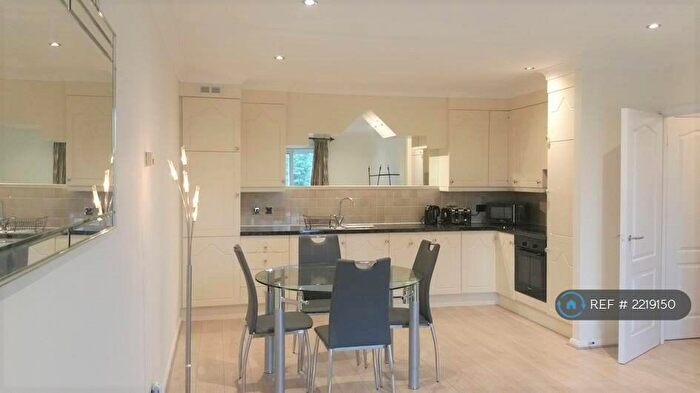 2 Bedroom Flat To Rent In Malmesbury Road, East London, E3