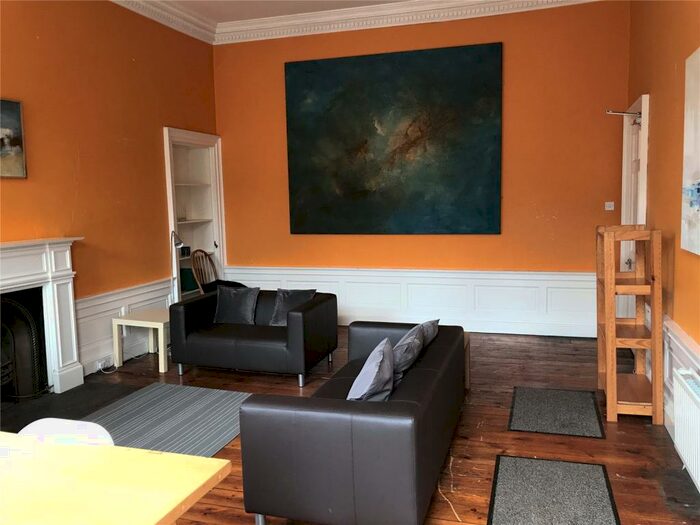 5 Bedroom Apartment To Rent In Broughton Street, Edinburgh, EH1