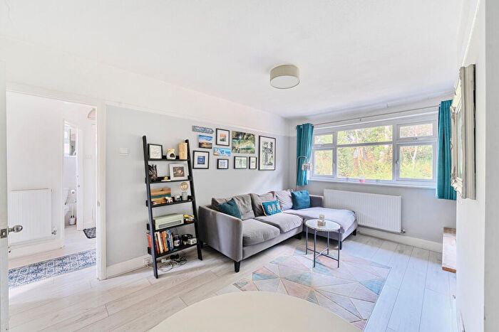 2 Bedroom Apartment For Sale In Meadowview Road, London, SE6