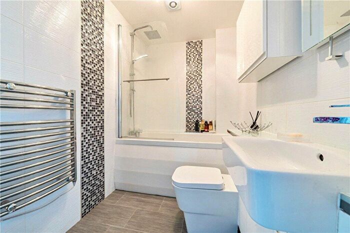 1 Bedroom Apartment For Sale In Sawyers Court, Sturlas Way, Waltham Cross, EN8