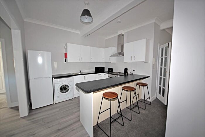 3 Bedroom Flat To Rent In Wimborne Road, Winton Banks, Bournemouth, BH3