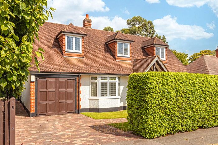 4 Bedroom Detached House For Sale In Avenue Gardens, Horley, RH6