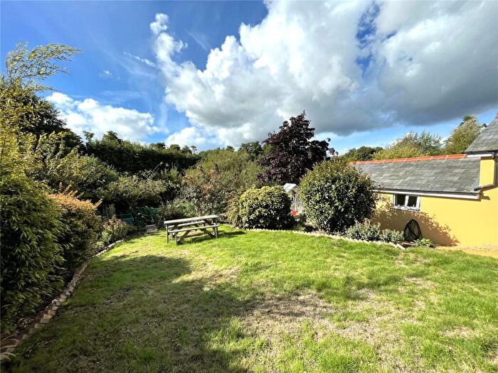 2 Bedroom Semi-Detached House For Sale In Ashford Road, Fordingbridge, Hampshire, SP6