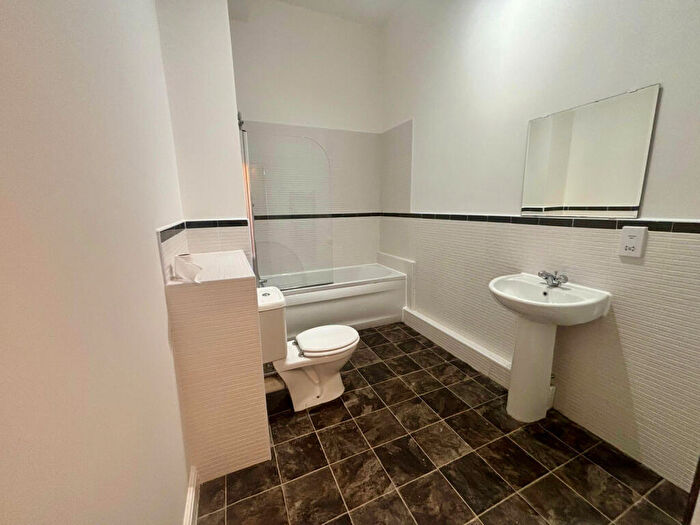 2 Bedroom Flat To Rent In College Gate, Salisbury Close, CW2