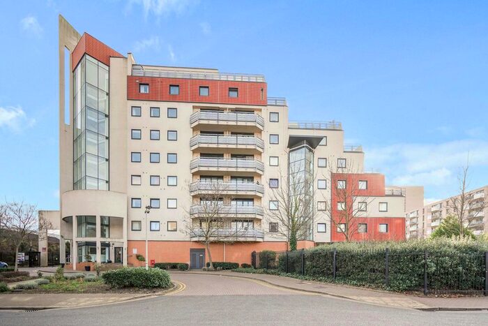 3 Bedroom Flat To Rent In Wards Wharf Approach, London, E16