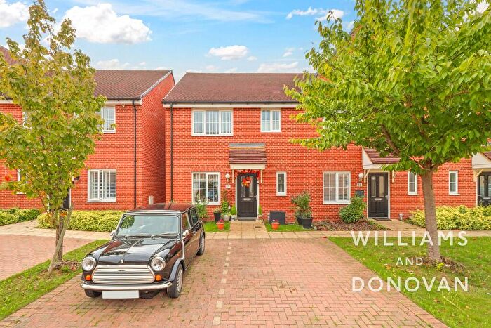 3 Bedroom End Of Terrace House For Sale In Claremont Crescent, Rayleigh, SS6