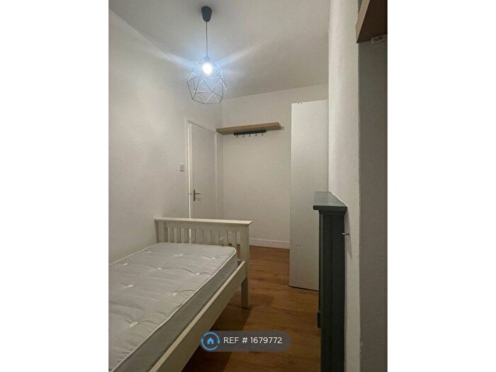 2 Bedroom Flat To Rent In Davisville Road, London, W12