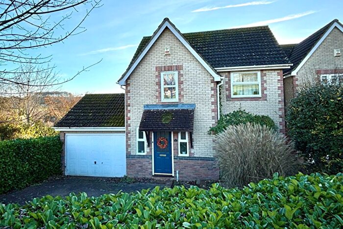 3 Bedroom Detached House For Sale In College Fields, Marlborough, SN8