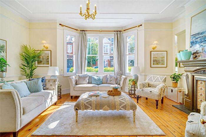 5 Bedroom End Of Terrace House For Sale In Wakehurst Road, SW11