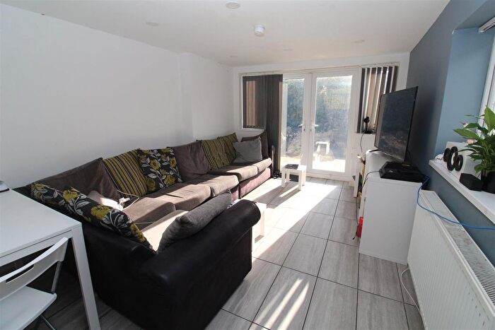 7 Bedroom Property To Rent In Hirwain Street, Cathays, Cardiff, CF24