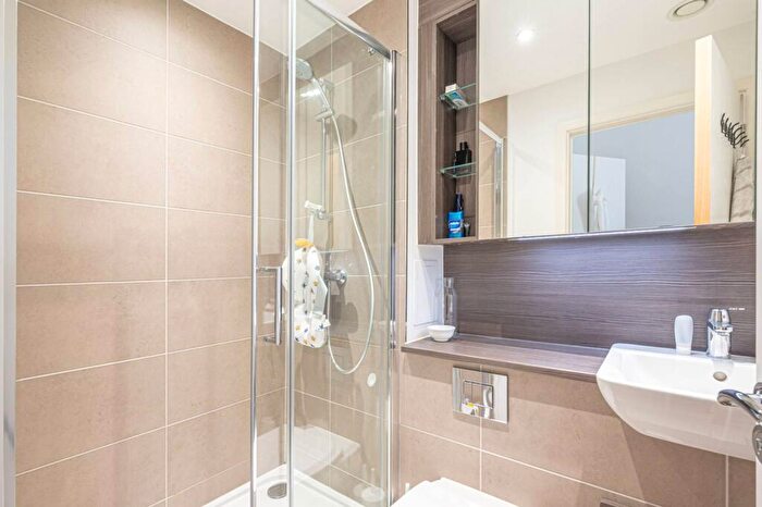 2 Bedroom Flat To Rent In Hendon Waterside, Hendon, London, NW9