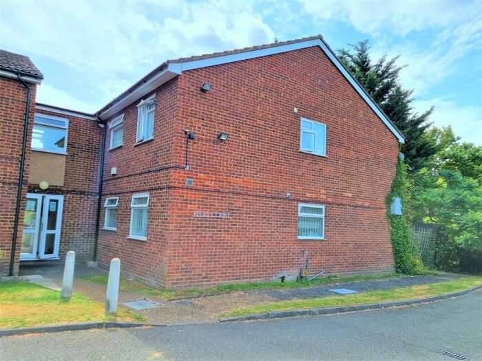 2 Bedroom Flat To Rent In Regis Court, Feltham, TW14