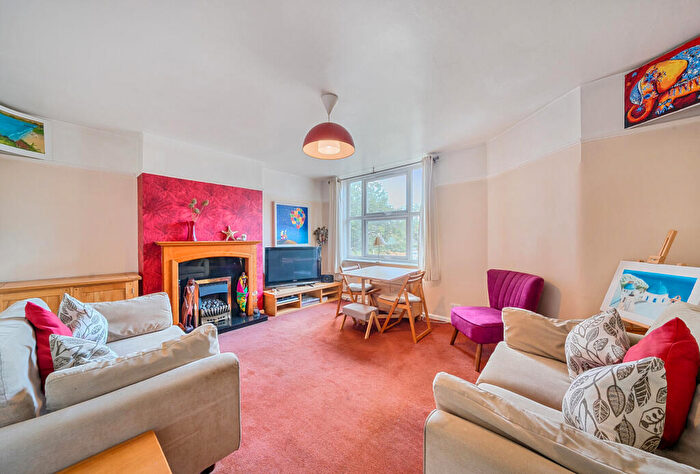 3 Bedroom Apartment For Sale In Hatfeild Mead, Morden, SM4