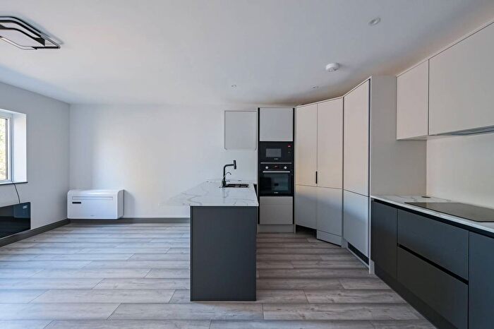 2 Bedroom Flat To Rent In Colney Hatch Lane, London, Colney Hatch, London, N10