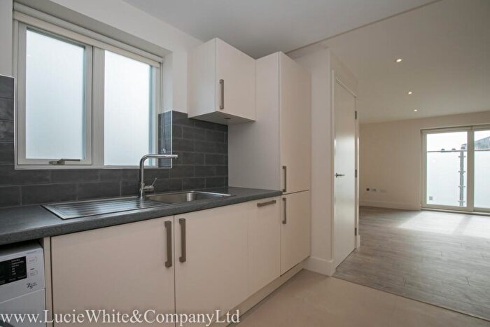 3 Bedroom Apartment To Rent In West Mount, West Croydon, CR0