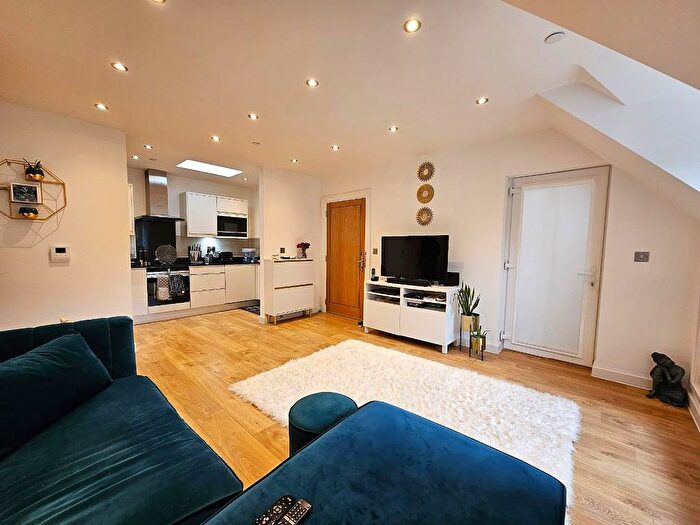 2 Bedroom Flat To Rent In Foxley Lane, Purley, CR8