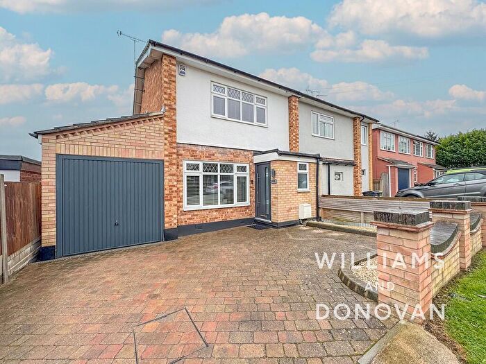 3 Bedroom Semi-Detached House For Sale In Woodside Chase, Hawkwell, SS5