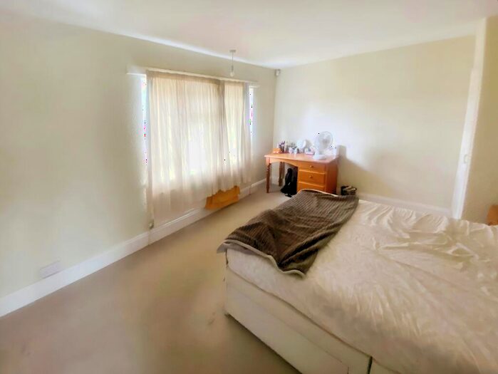 2 Bedroom Semi-Detached House For Sale In Yew Lane, Sheffield, S5