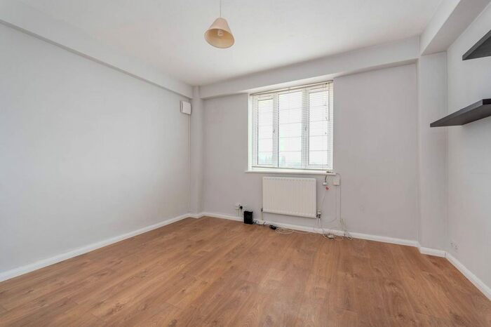 Studio To Rent In Horn Lane, Acton, London, W3
