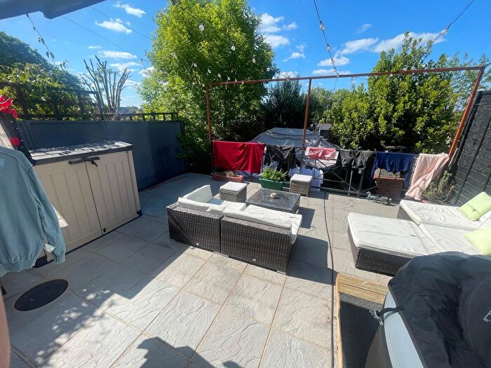 1 Bedroom Flat To Rent In Broxholm Road, London, SE27