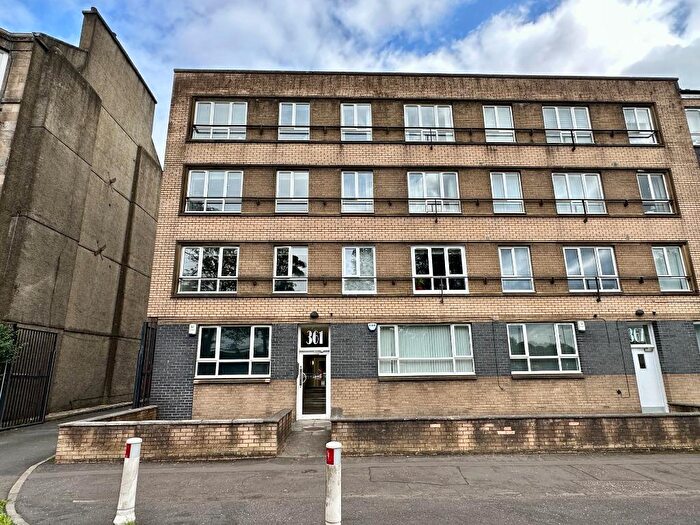 2 Bedroom Flat To Rent In Wellshot Road, Tollcross, Glasgow, G32