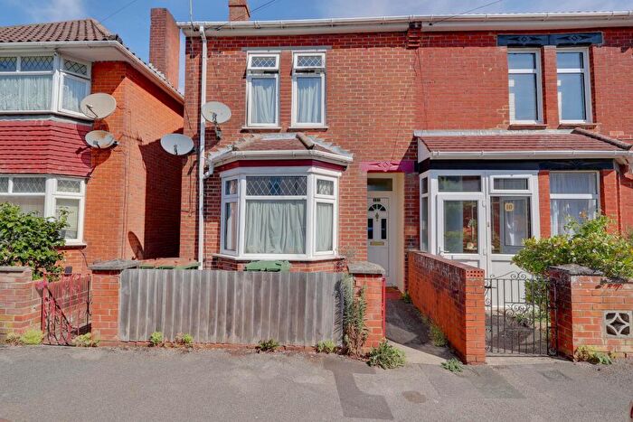 2 Bedroom Semi-Detached House For Sale In Benson Road, Southampton, SO15