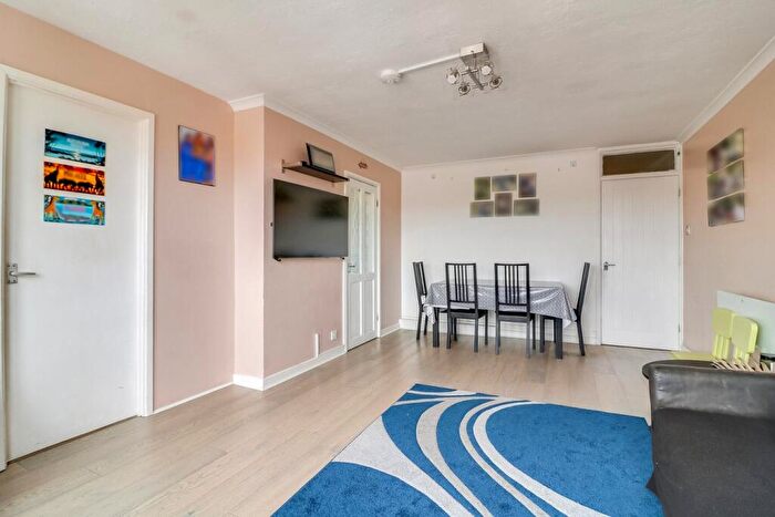 3 Bedroom Flat For Sale In Chichester Court, Stanmore, HA7
