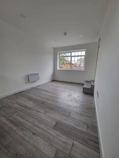 Studio To Rent In Newdene Avenue, Northolt, UB5