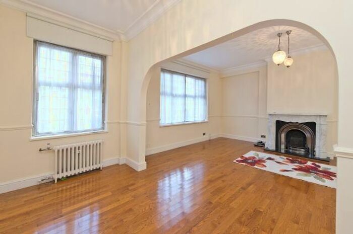 3 Bedroom Flat To Rent In Wellington Court, Wellington Road, St Johns Wood, NW8