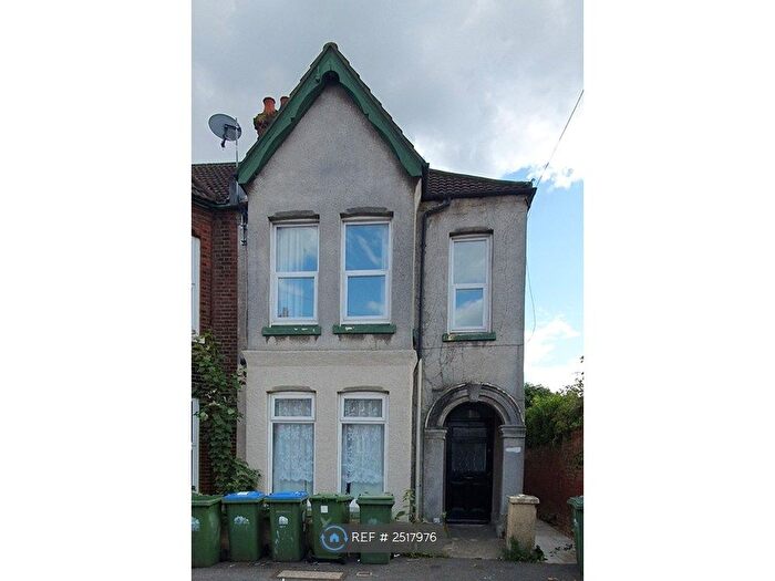3 Bedroom Flat To Rent In Portswood, Southampton, SO17