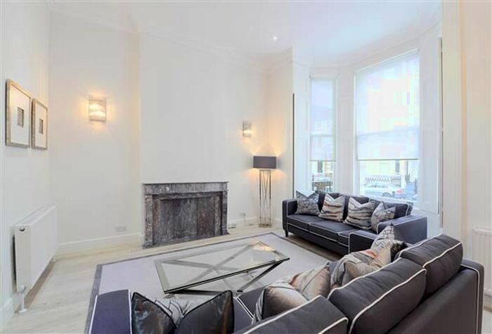 4 Bedroom Flat To Rent In Somerset Court, Lexham Gardens, London, W8