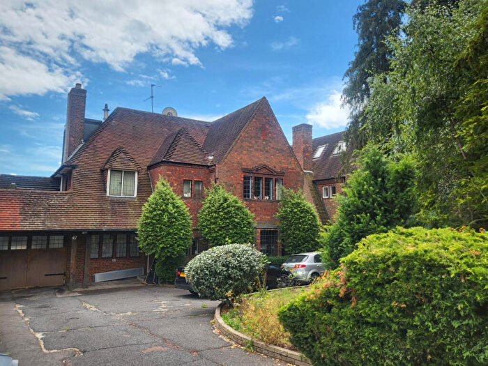6 Bedroom Detached House For Sale In Brampton Grove, London, NW4