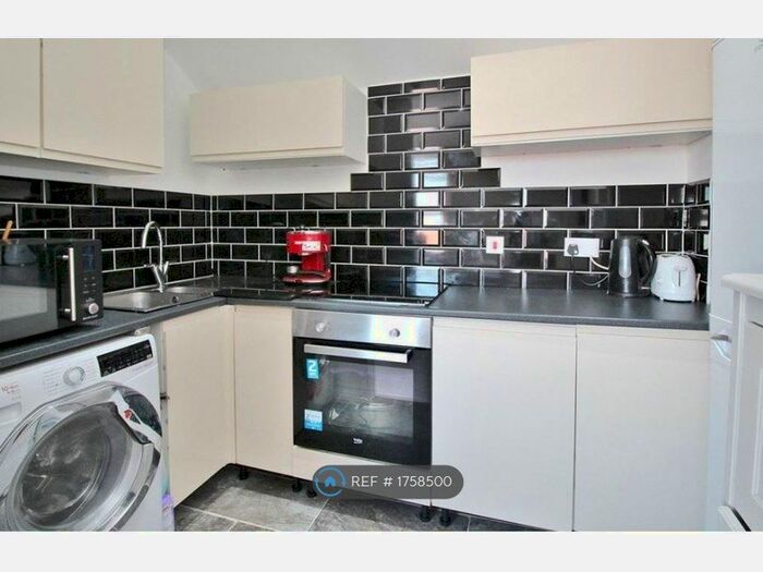 1 Bedroom Flat To Rent In Fairfield, Worthing, BN14