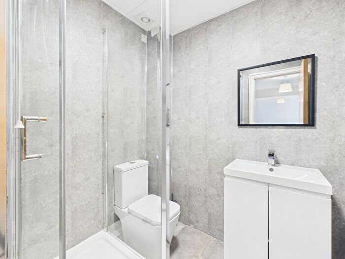 2 Bedroom Flat To Rent In Station Street, Belfast, BT3