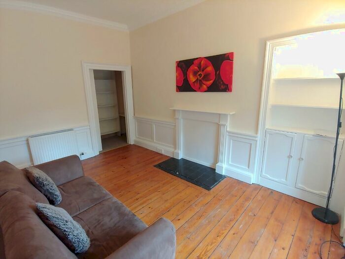 3 Bedroom Flat To Rent In St Patrick Street, Newington, Edinburgh, EH8