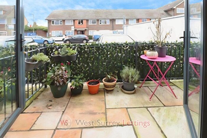 1 Bedroom Flat To Rent In Magna West, West Byfleet, KT14
