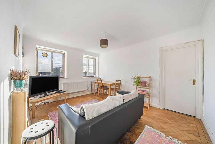 2 Bedroom Flat To Rent In Tooting High Street, Tooting, London, SW17