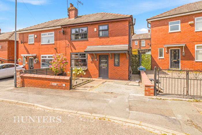 3 Bedroom Semi Detached House For Sale In Hemlock Avenue, Oldham, OL8