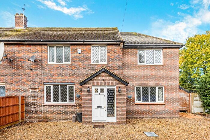 4 Bedroom Semi Detached House To Rent In Almshouse Lane, Chessington, KT9