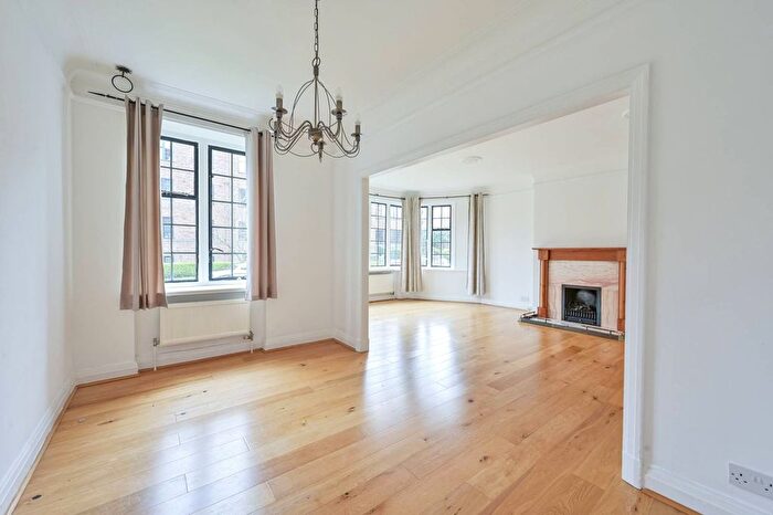 3 Bedroom Flat To Rent In Manor Fields, Putney, London, SW15