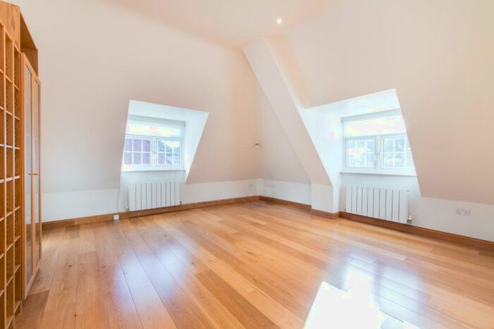 2 Bedroom Flat To Rent In Beechcroft Avenue, Golders Green, NW11